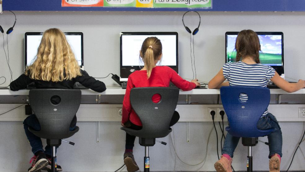 Digitales Lernen steckt in der schulischen Praxis im Kreis Leer offenbar noch in den Kinderschuhen. © Symbolfoto: Gentsch (dpa)