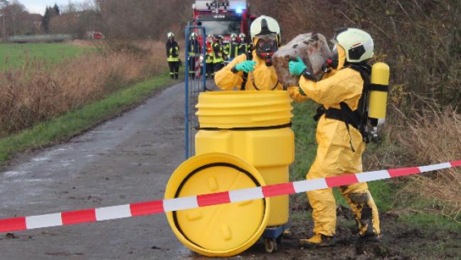 Chemikalien in Graben entsorgt