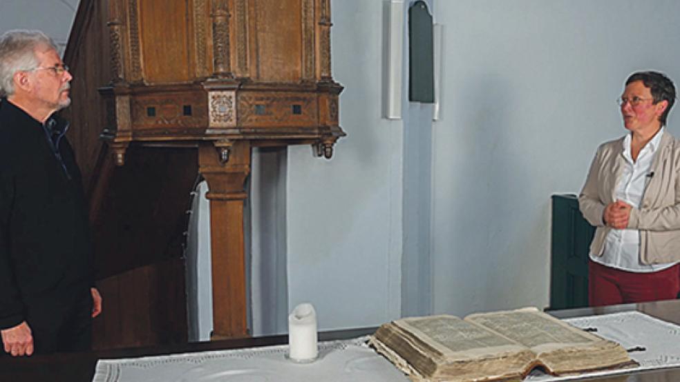 Im Zwiegespräch: Dr. Martin Heimbucher und Barbara Wündisch-Konz.  © Foto: RZ-Screenshot