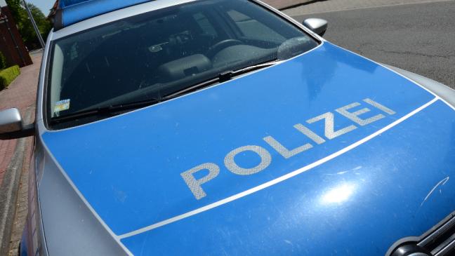42-Jähriger schlägt nach Polizisten