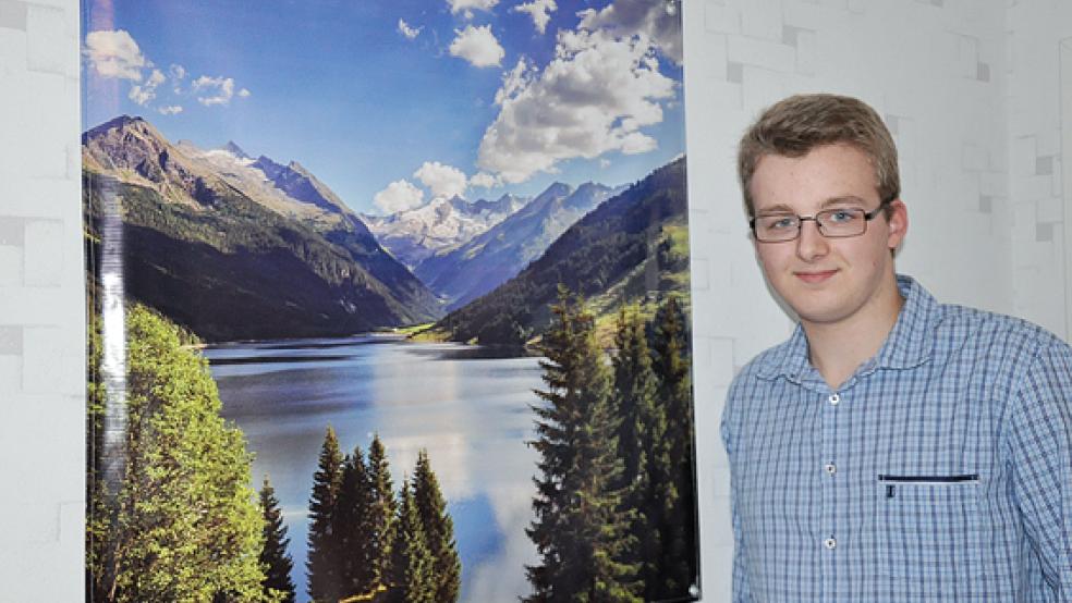 Timo Reemtsema aus Tichelwarf spielt Keyboard, Trompete und Schlagzeug. Und er singt leidenschaftlich gerne Volksmusiklieder. © Foto: Boelmann