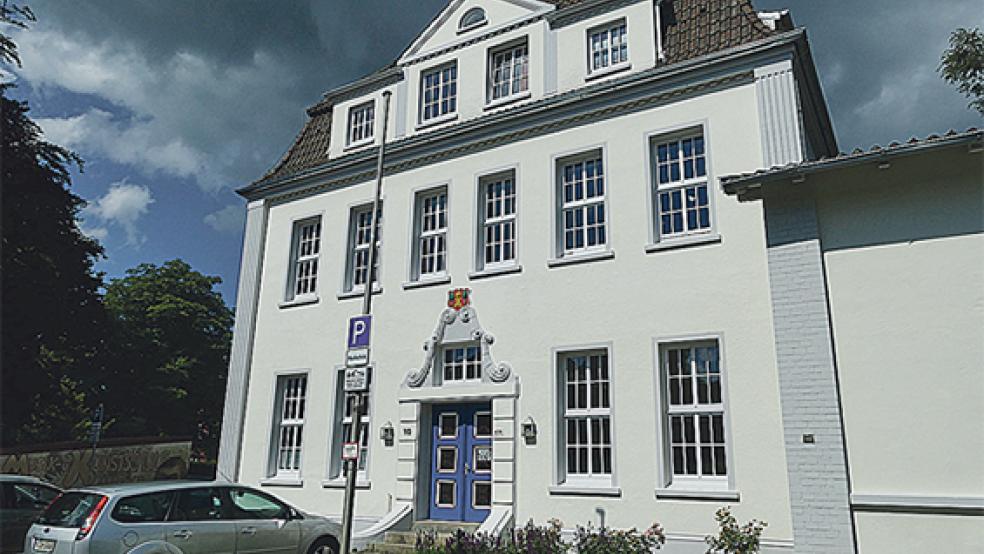 Bis Jahresende soll die Fassade vom Auricher Gebäude der Musikschule erneuert werden. © Foto: Jürgens