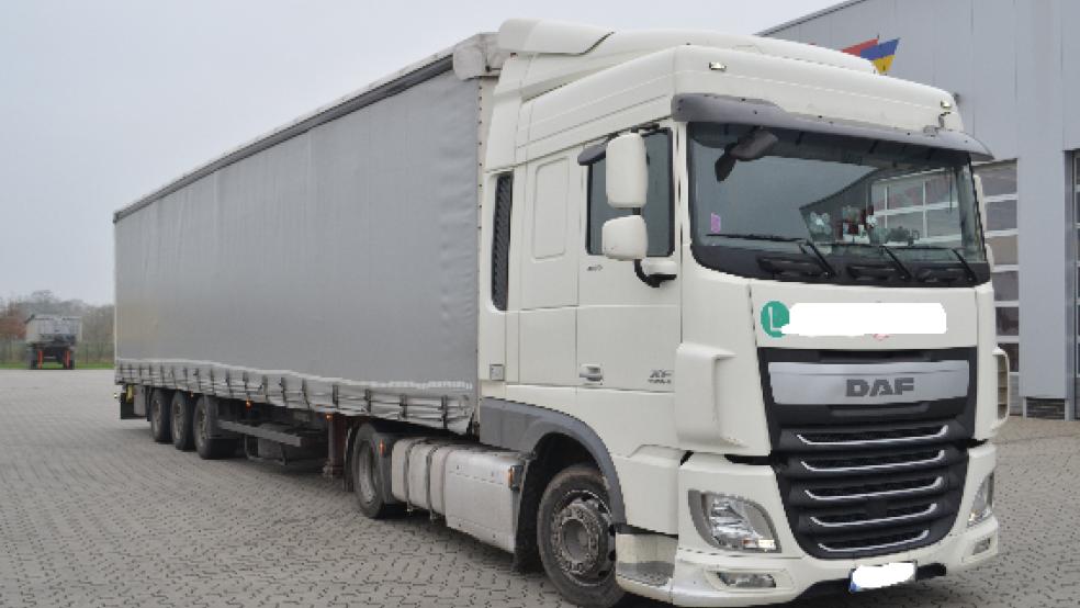 Dieser Lastwagen wurde von der Polizei auf der Autobahn 31 überprüft.  © Polizei