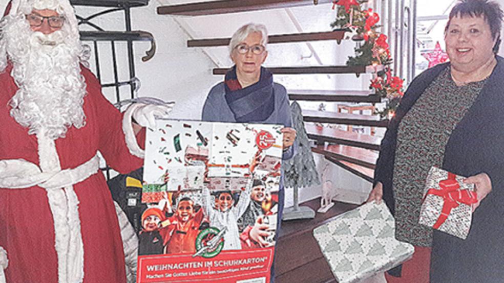 Bei der Spendenübergabe (im Bild von links): Curt Weber, Hildegard Weber und Sieglinde Robbe.  © Foto: Wolters
