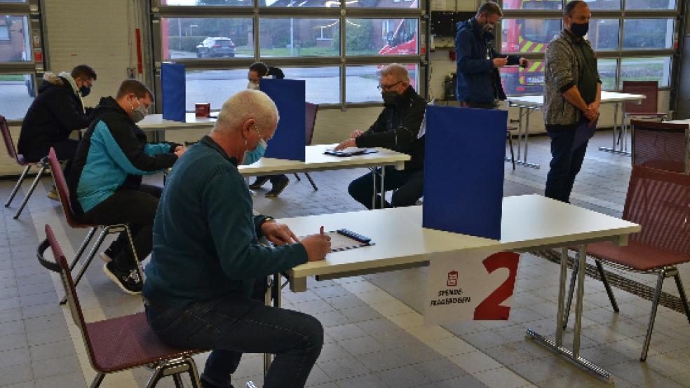 Zurerst mussten die Teilnehmer einen Spenden-Check ausfüllen.  © Ammermann 