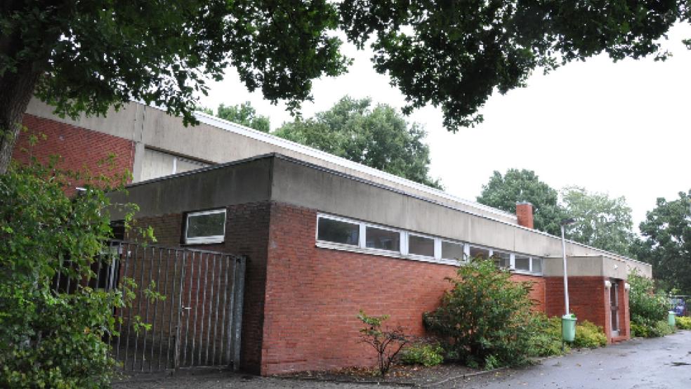 Die Turnhalle an der Wiesenstraße in Weener ist in die Jahre gekommen - ein Neubau soll her.  © Boelmann