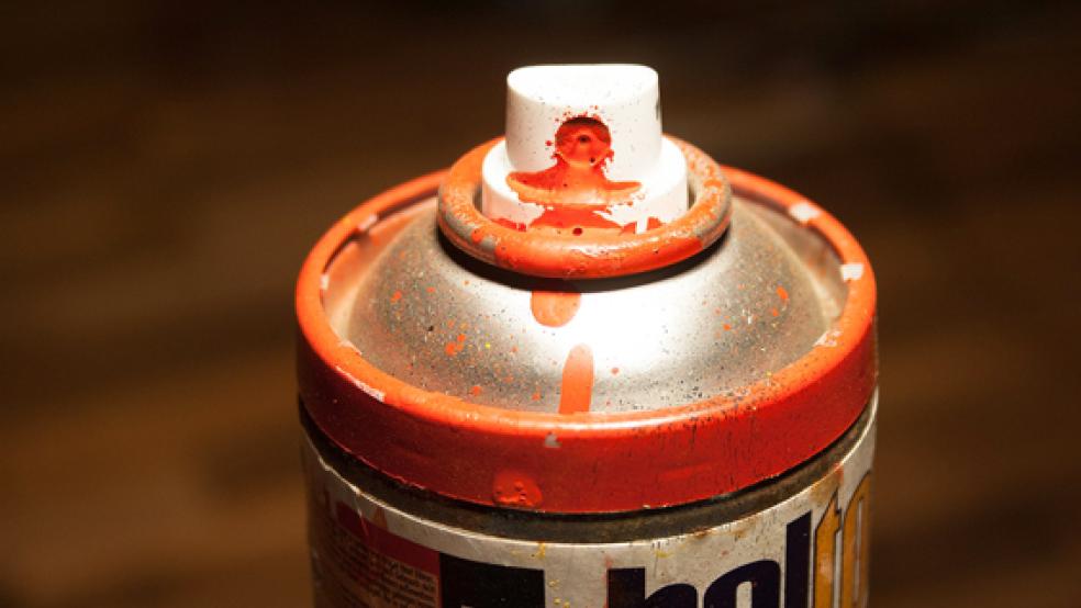 Eine Häuserfront sowie fünf Fahrzeuge wurden am Wochenende mit Farbe beschmiert. © Foto: pixabay