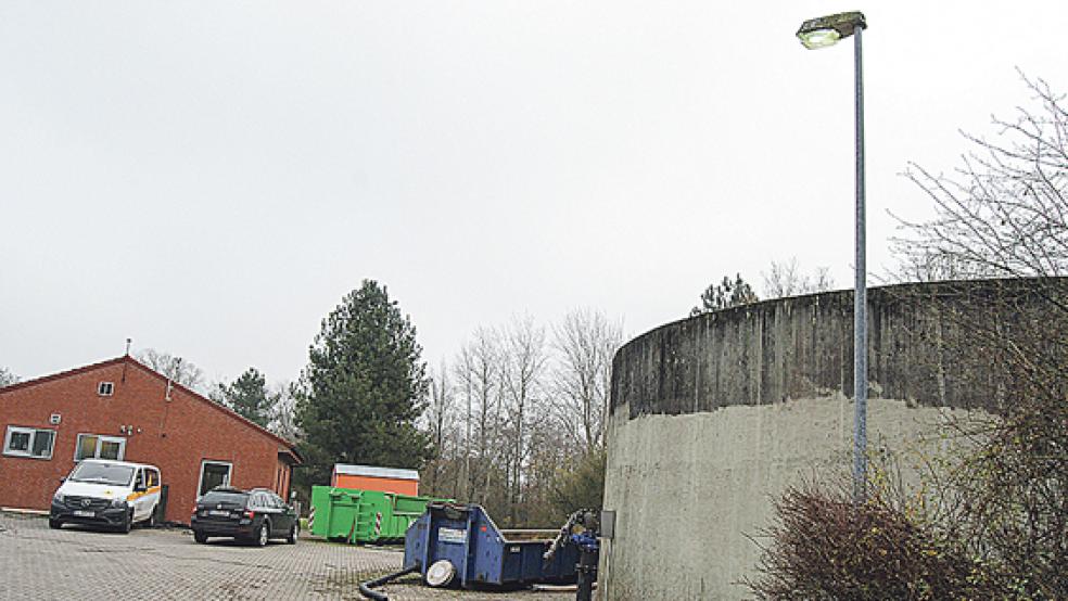 Das Klärwerk in Diele wird wohl mindestens bis 2023 in Betrieb bleiben. Nach Abschluss der umfangreichen Arbeiten im Klärwerk in Weener soll eine neue Leitung nach Weener gebaut werden, und das Klärwerk Diele wird aufgegeben. © Foto: Hoegen