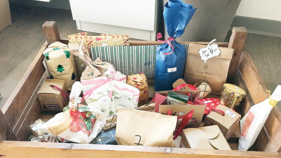 Anstelle einer Weihnachtsfeier wurden Adventskalender an Patienten der ambulant psychiatrischen Pflege (APP) des Vereins »Das Boot« in Leer verteilt. © Foto: APP