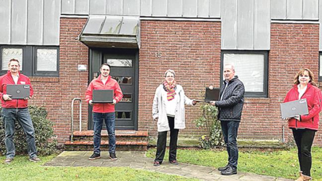 Ostfriesische Hagebaumärkte sponsern 30 Laptops
