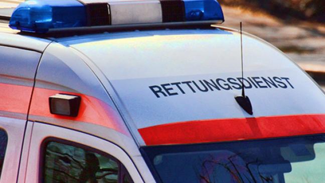 Auto gegen Baum: Frau tödlich verletzt