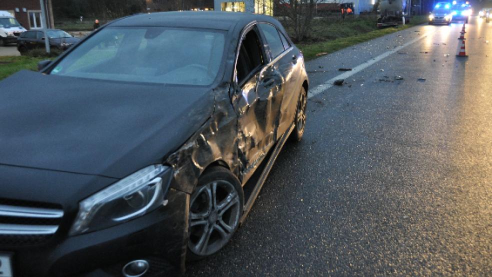 In Hesel sind gestern ein Lastwagen und ein Auto kollidiert. © Wolters