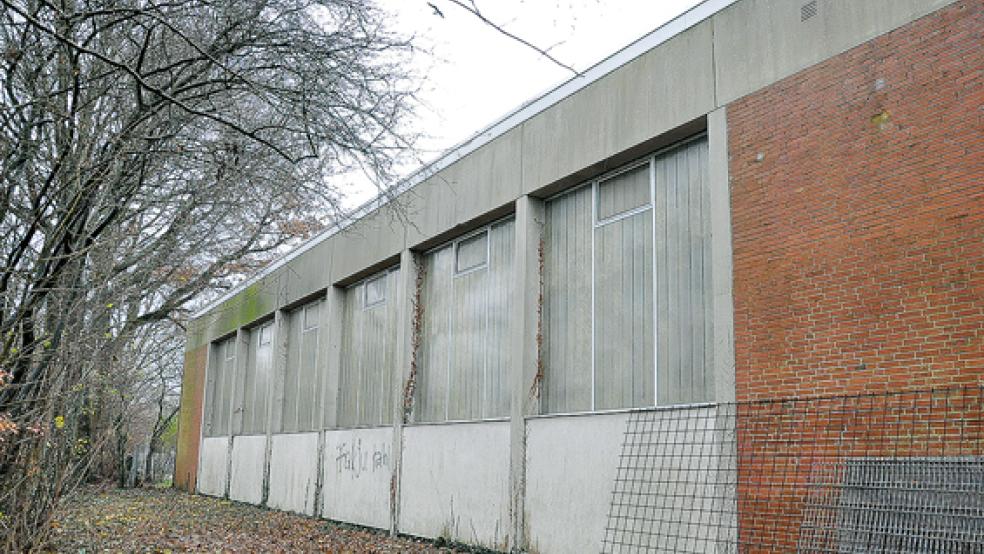 Die Turnhalle an der Wiesenstraße in Weener ist nicht mehr zeitgemäß.  © Foto: Boelmann