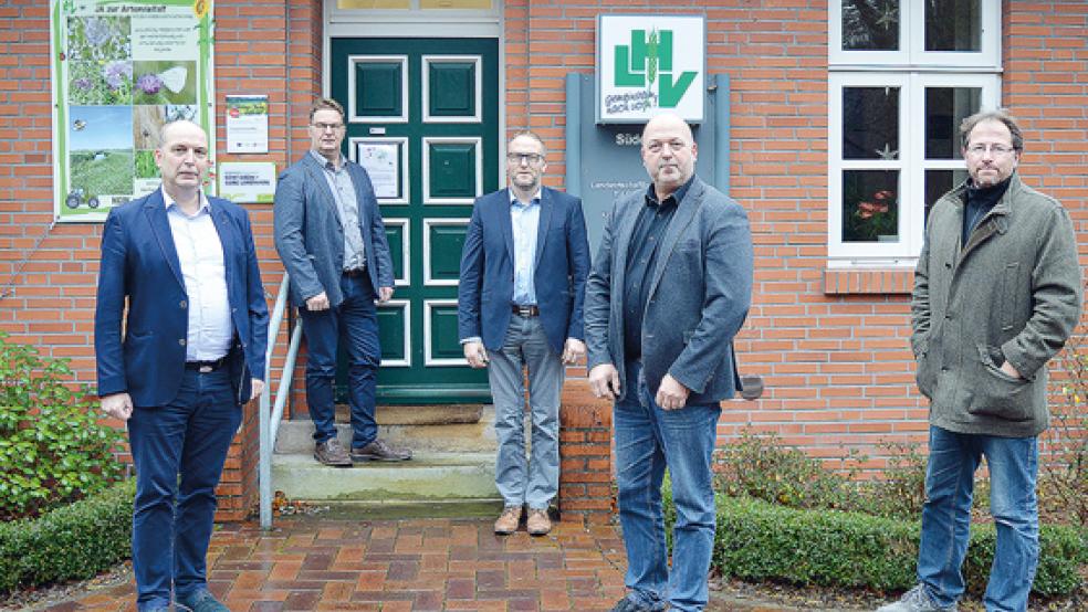 Der Vorstand des Landwirtschaftlichen Hauptvereins (von links): Manfred Tannen, Klaus Borde aus Nendorp, Günter Lüken, Hartwig Frühling und Carl Noosten. © Foto: LHV