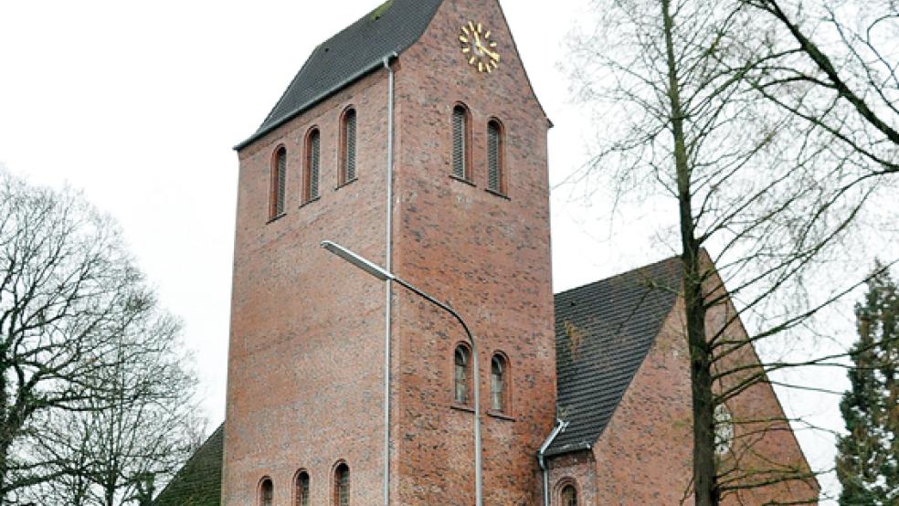 Auch in der evangelisch-lutherischen Erlöserkirche in Weener wird Gottesdienst gefeiert.  © Foto: Boelmann