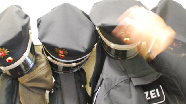 Polizisten mit Machete bedroht