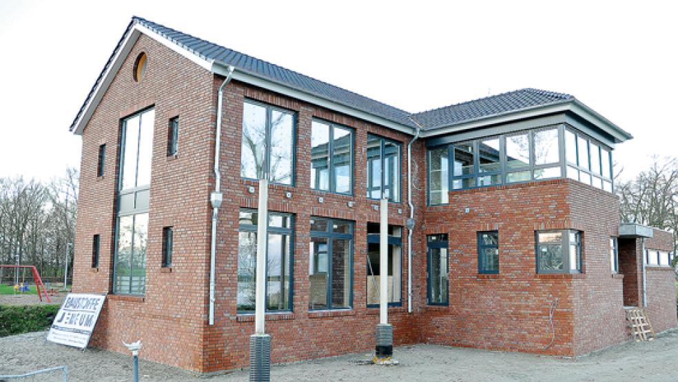 Kann sich sehen lassen: das neue Luv-up-Vereinshaus beim Jemgumer Hafen. © Foto: Wolters