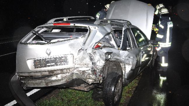 Ungebremst aufgefahren: Zwei Verletzte