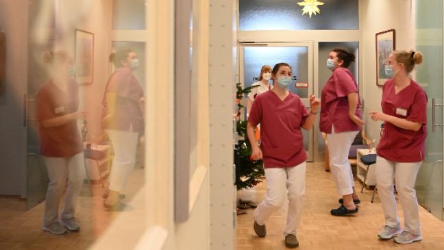 Das Team tanzt - ein weihnachtlicher Gruß