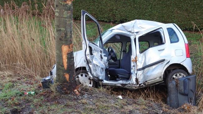 Autofahrer schwebt in Lebensgefahr