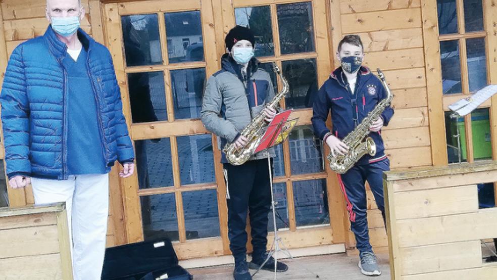 Jan Lüürsen, stellvertretender Pflegedienstleiter der Diakonie, freute sich über die Aktion von Thees Koenen und Silas Diehl. © Foto: privat