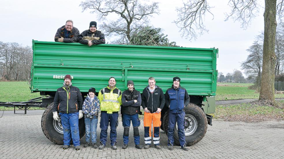 Ein Jahr aussetzen müssen die Freiwilligen, die sonst immer im Januar die Weihnachtsbäume in Stapelmoor und den Nachbardörfern einsammeln. © Foto: Acky Luitjens