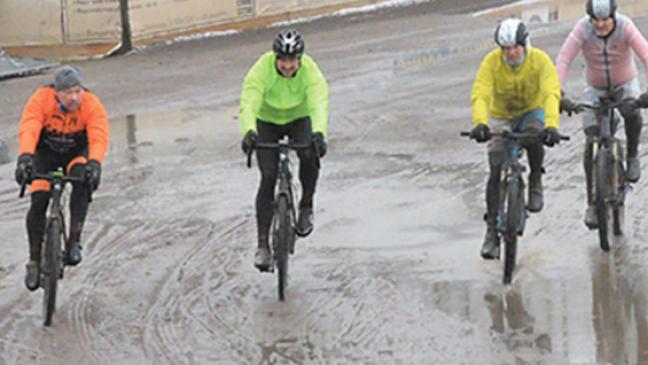 Eine verrückte Idee: Auf dem Rad im Motodrom