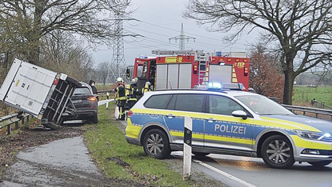 Autoanhänger gerät ins Schlingern