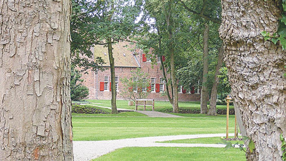 Der »Slingertuin« zwischen dem mittelalterlichen Steinhaus und dem ebenfalls denkmalgeschützten »Hof Tammen« in Bunderhee gehört zu den herausragenden Denkmalschutz-Projekten des Jahres 2020 im Landkreis Leer. © Foto: Szyska