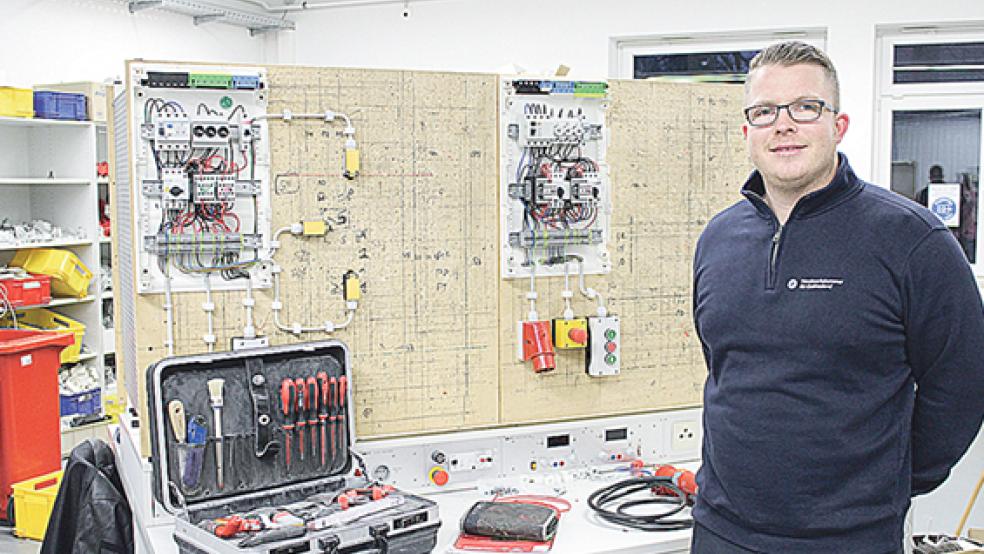 Fabian Schwarz ist der neue Lehrwerksmeister im Bereich Elektrotechnik bei der Handwerkskammer.  © Foto: HWK