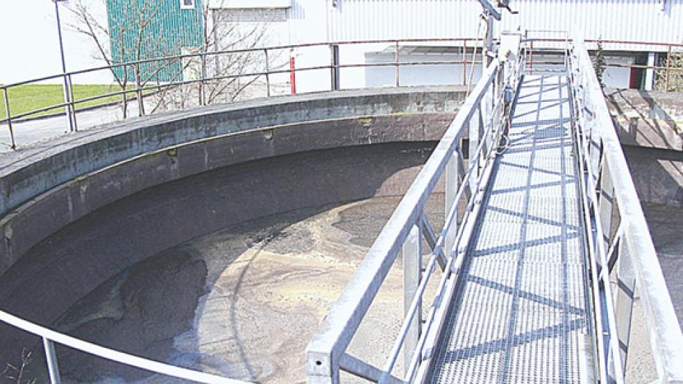 Ob in kommunalen Kläranlagen, wie in Weener, oder in privaten Kleinkläranlagen: In beiden Systemen fällt Klärschlamm an, und die Entsorgung kostet Geld.  © Foto: Stadt Weener