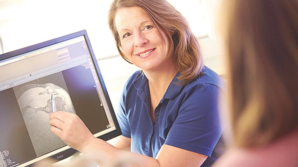 Dr. Tanja Rudolph-Steininger ist Leiterin des neu gegründeten Schulterzentrums am Borromäus-Hospital in Leer. © Foto: Borromäus-Hospital
