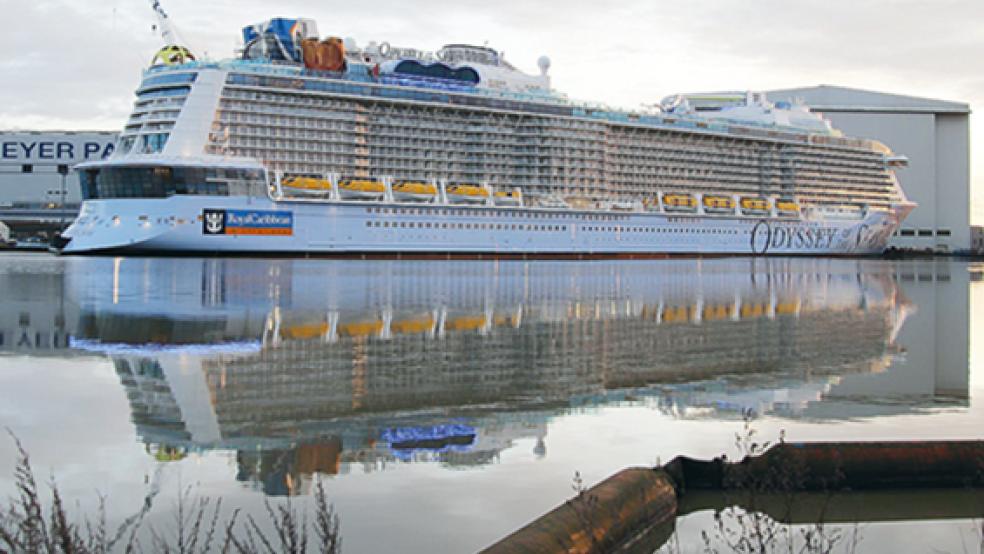 Die »Odyssey of the Seas« liegt seit Ende November am Ausrüstungskai der Meyer Werft. Ende Februar könnte das 347 Meter lange Kreuzfahrtschiff in Richtung Nordsee überführt werden. © Foto: Assies