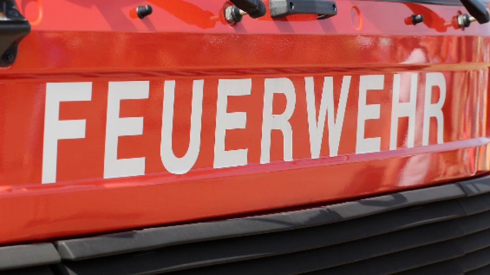 Die Feuerwehr Holtland und der Rettungsdienst rückten in der Nacht zu Dienstag aus, weil ein Mann eine Pfanne mit Essen auf einem eingeschalteten Herd vergessen hatte und eingeschlafen war. © Symbolfoto: Pixabay