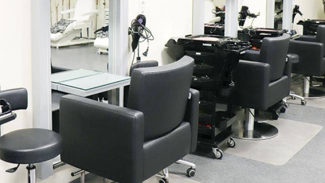 Friseurbetriebe auf Messers Schneide