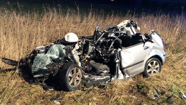 Autofahrer nach Unfall eingeklemmt