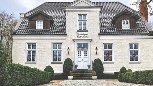 »Bei Brautpaaren Renner«