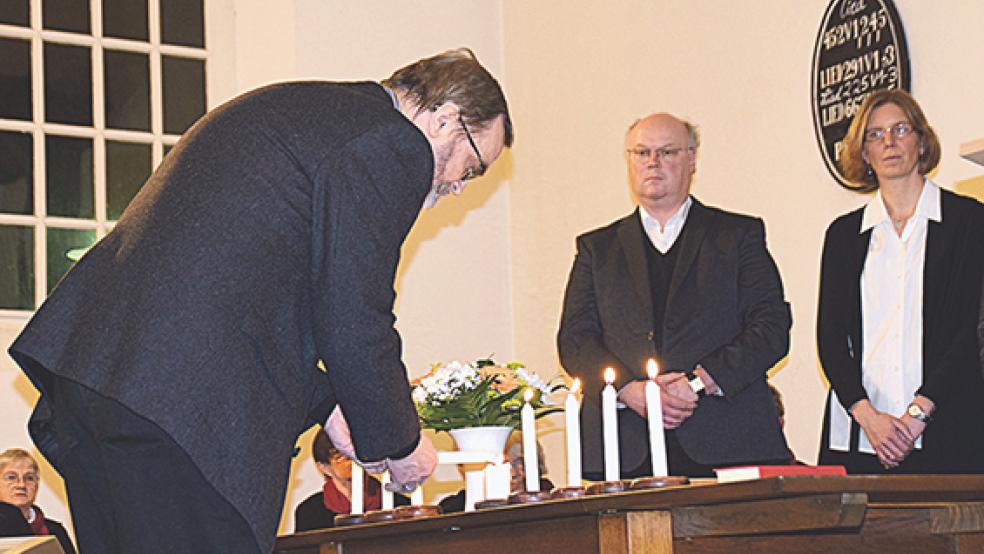 Kerzen zum Gedenken wurden am 27. Januar 2020 im Gottesdienst in der Kirche zu Möhlenwarf entzündet. © Foto: Himstedt