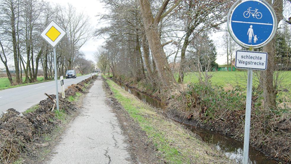 Ende der »schlechten Wegstrecke«? Die Stadt Weener will in diesem Jahr die Instandsetzung des Radweges an der alten Kreisstraße 27 zwischen Diele und Vellage in Angriff nehmen. Fast zehn Jahre lang gibt es dazu Gespräche. © Foto: Hoegen
