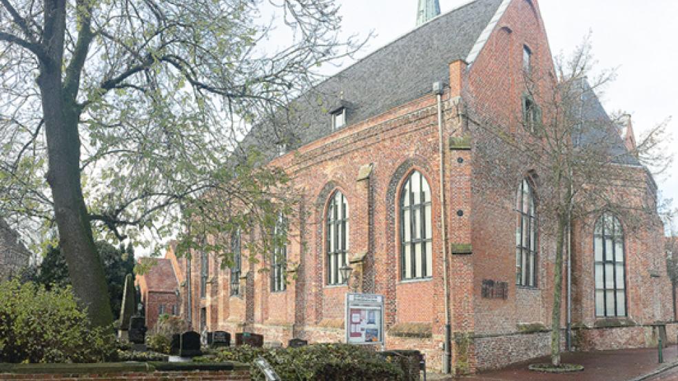 Ganz ohne die Johannes a Lasco-Bibliothek in der Großen Kirche in Emden ging es auch nicht bei der Online-Tagung der Gesamtsynode. Von hier aus nahm das Moderamen der Kirche an der Konferenz teil. © Archivfoto: Kuper