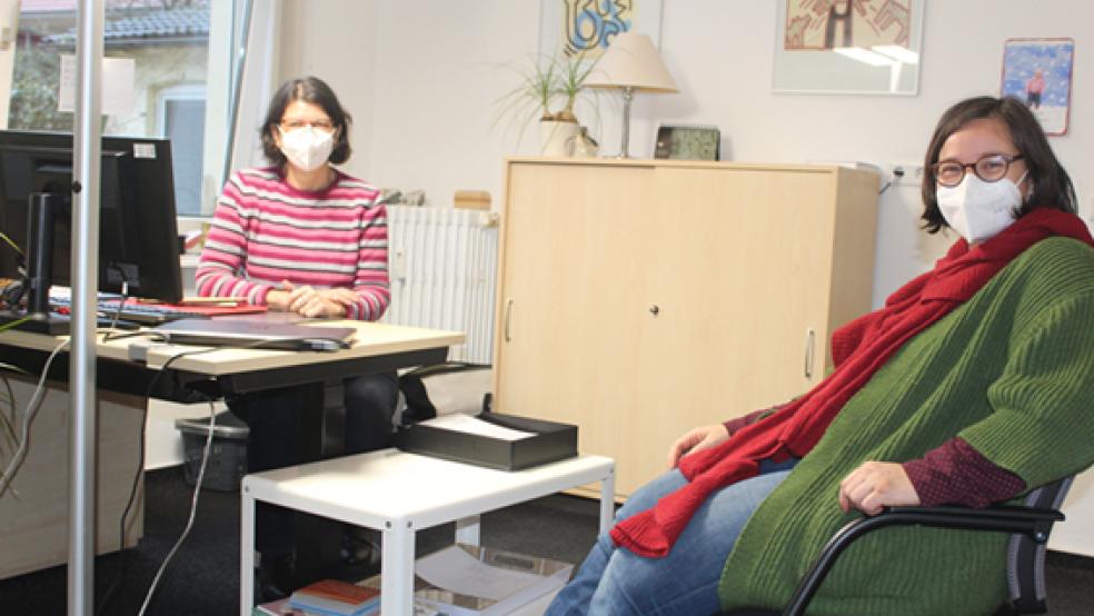 Dorothea Renken (links) und Alma Pithard sprachen mit der RZ über die Arbeit des Beratungs- und Therapiezentrums der AWO Leer in Zeiten der Corona-Pandemie. © Foto: Berents