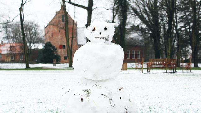 Ein Schneemann grüßt im »Slingertuin«