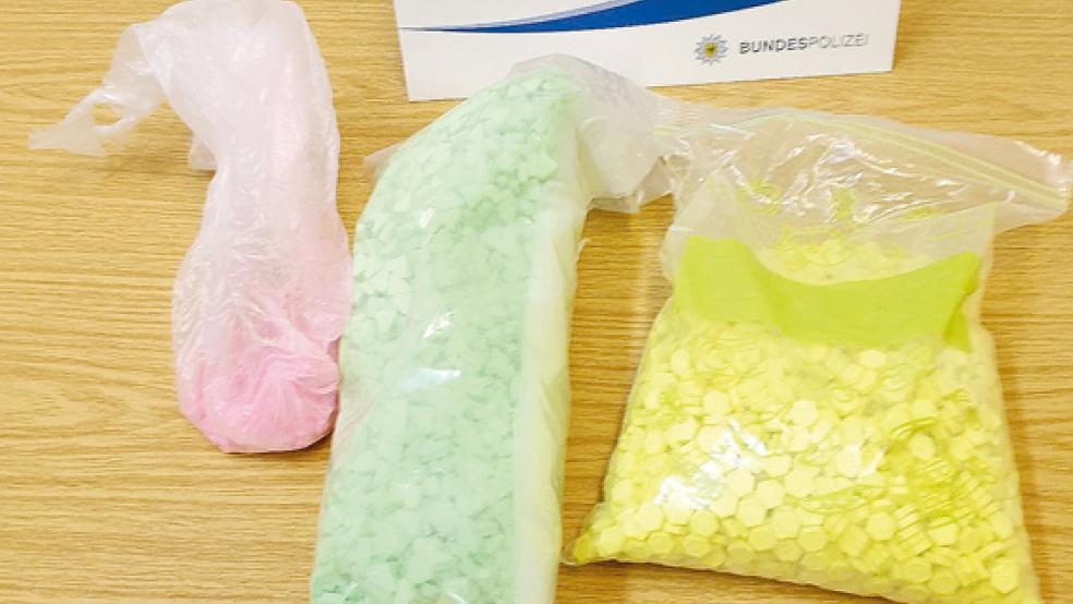 Die sichergestellten Ecstasy-Tabletten haben einen Straßenverkaufswert von rund 60.000 Euro. © Foto: Bundespolizei