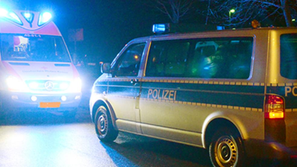 Drei Menschen wurden bei einem Unfall auf der Rheiderlandstraße verletzt. © Foto: Archiv