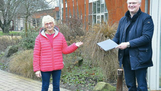 Dekanat übergibt 3000 Euro an das Hospizhuus Leer