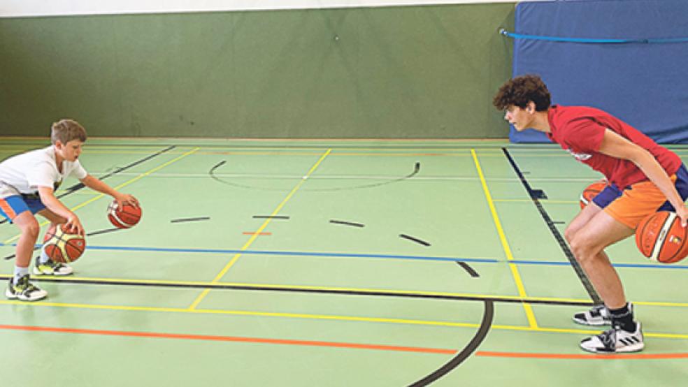 In Logabirum können die Basketballer zu zweit in der Halle trainieren. Auch beim MTV Aurich gibt es ein ähnliches Angebot für die Mitglieder und Mitgliederinnen des Vereins. Im Rheiderland wurden teilweise Überlegungen angestellt, ein entsprechendes Angebot zu schaffen, umgesetzt wurde es aber noch nicht. © Foto: Meiborg