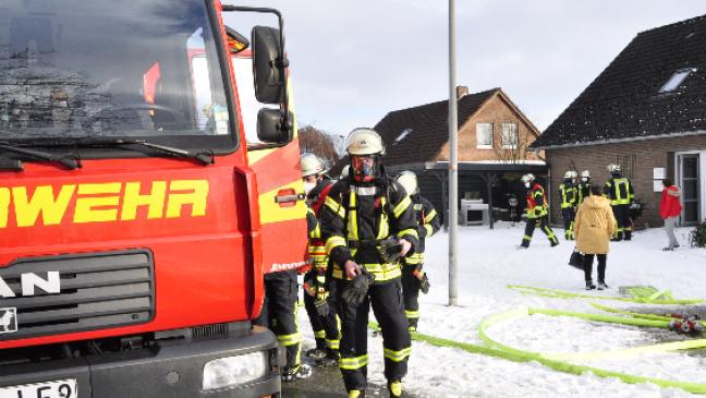 Brand schräg gegenüber der Feuerwehr