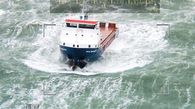 Frachter auf Weg in sicheren Hafen