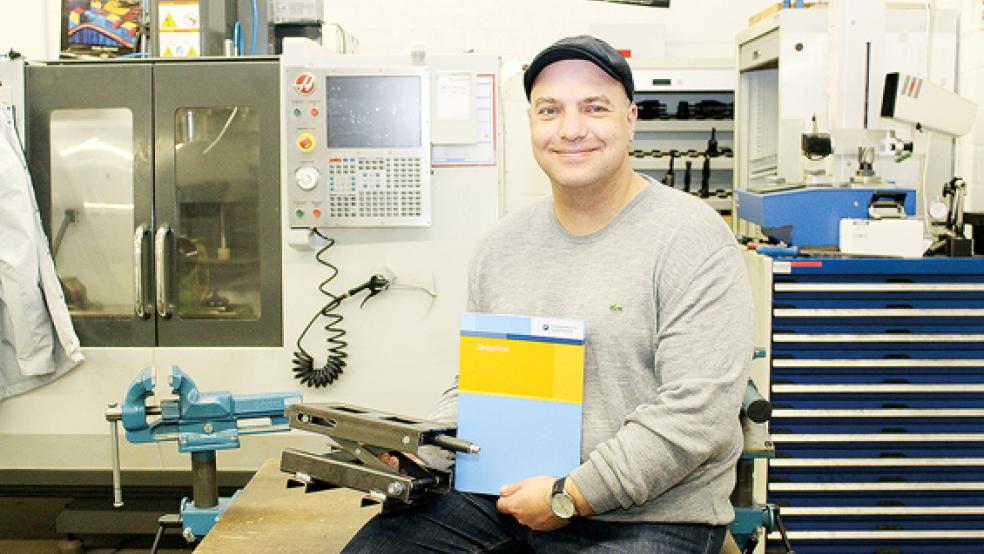 Hat bei seiner Gesellenprüfung überzeugt: Metallbauer Thomas Schipper aus Leer.  © Foto: HWK