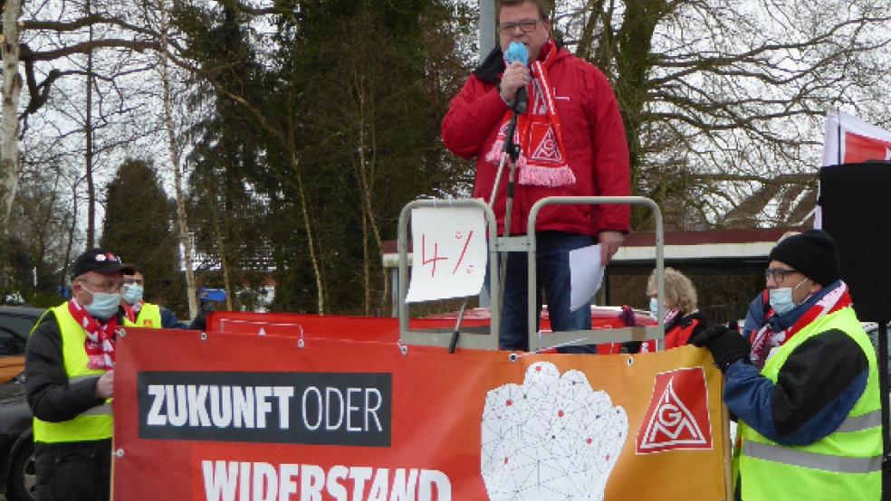 Der Erste Bevollmächtigte der IG Metall Leer-Papenburg, Thomas Gelder (Mitte), fordert einen Dreiklang aus Einkommenserhöhungen, Beschäftigungssicherung und Aus- und Weiterbildung. © Foto: IG Metall